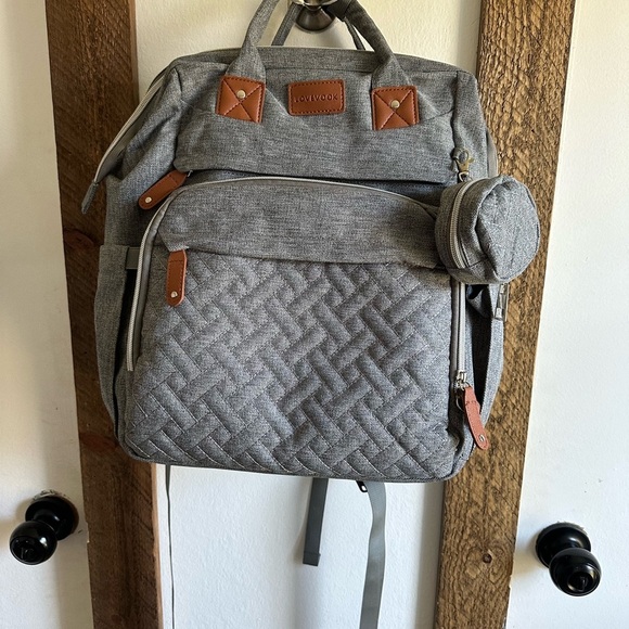 Boutique Large Diaper Bag, Backpack, Bassinet, Tech Charging Station all in one - Picture 14 of 16